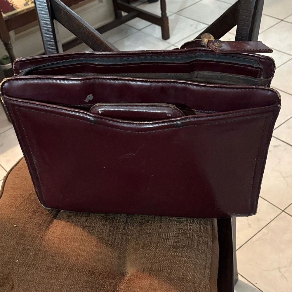Elegant Burgundy Leather Men's Bag